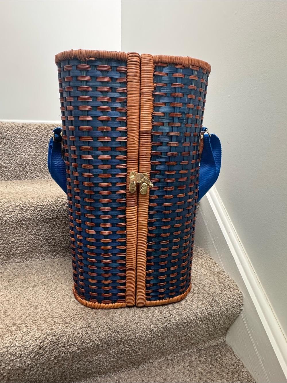 Vintage Grey Goose Vodka Woven Basket Carrier Blue Tan Handle Lock